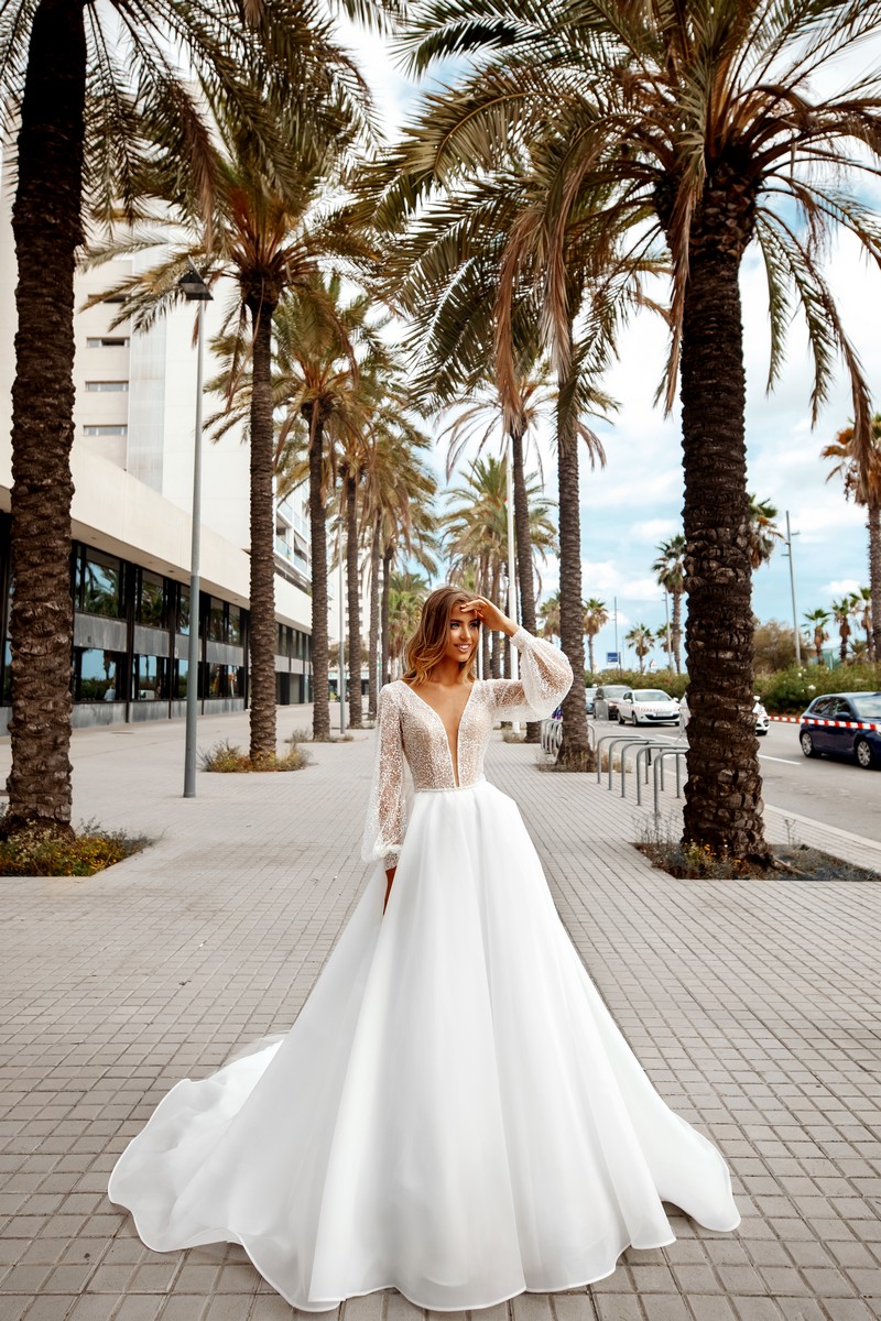 Модель LESSANDRA от Versal wedding dress