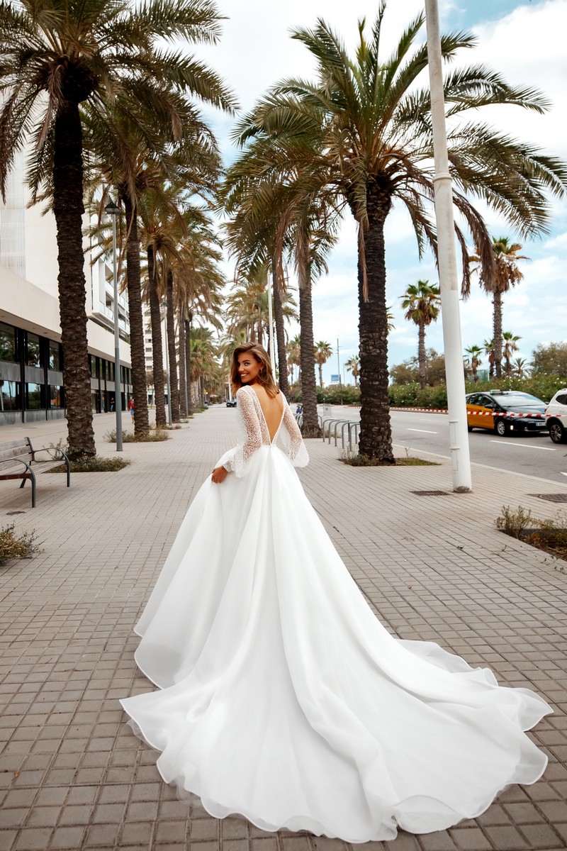 Модель LESSANDRA от Versal wedding dress